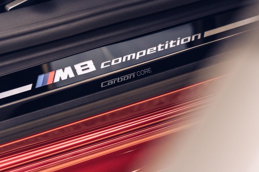 Логотип BMW M8 Competition Convertible (F91) 2019 года  (UK) (фото 23 из 42)